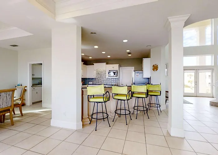 Holiday home Beautiful Gulf-front With Sweeping Views From Balcony Shared Pool Wifi