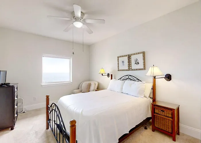 Holiday home Beautiful Gulf-front With Sweeping Views From Balcony Shared Pool Wifi