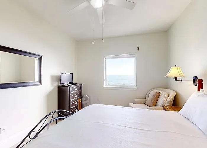 Beautiful Gulf-front With Sweeping Views From Balcony Shared Pool Wifi Holiday home Gulf Shores