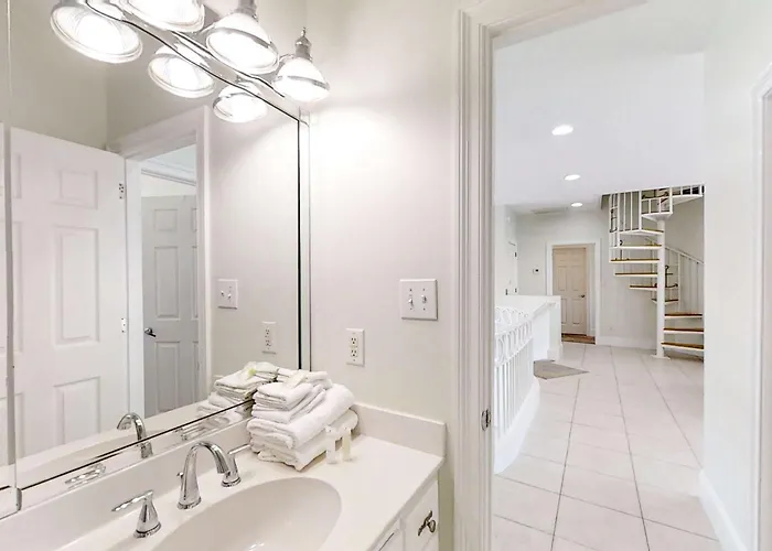Beautiful Gulf-front With Sweeping Views From Balcony Shared Pool Wifi Holiday home Gulf Shores